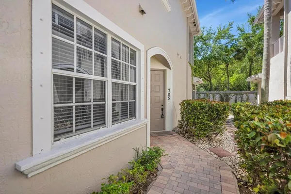 $399,000 | 6365 Bella Circle, Unit 705, Boynton Beach, FL 33437