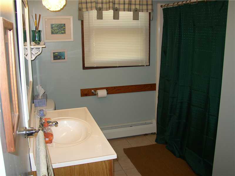 142 Juniper Road South Kingstown, RI 02879 - Photo 12 of 19 Bathroom.