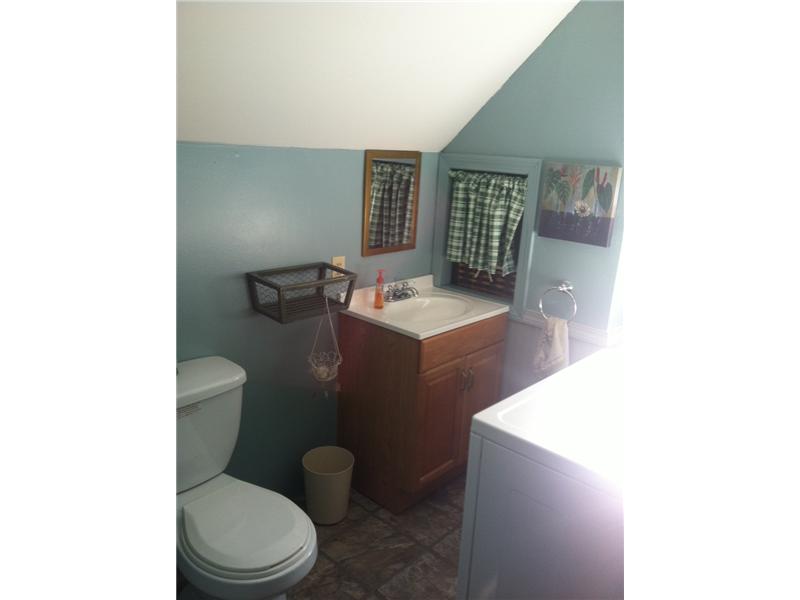 142 Juniper Road South Kingstown, RI 02879 - Photo 13 of 19 Bathroom.