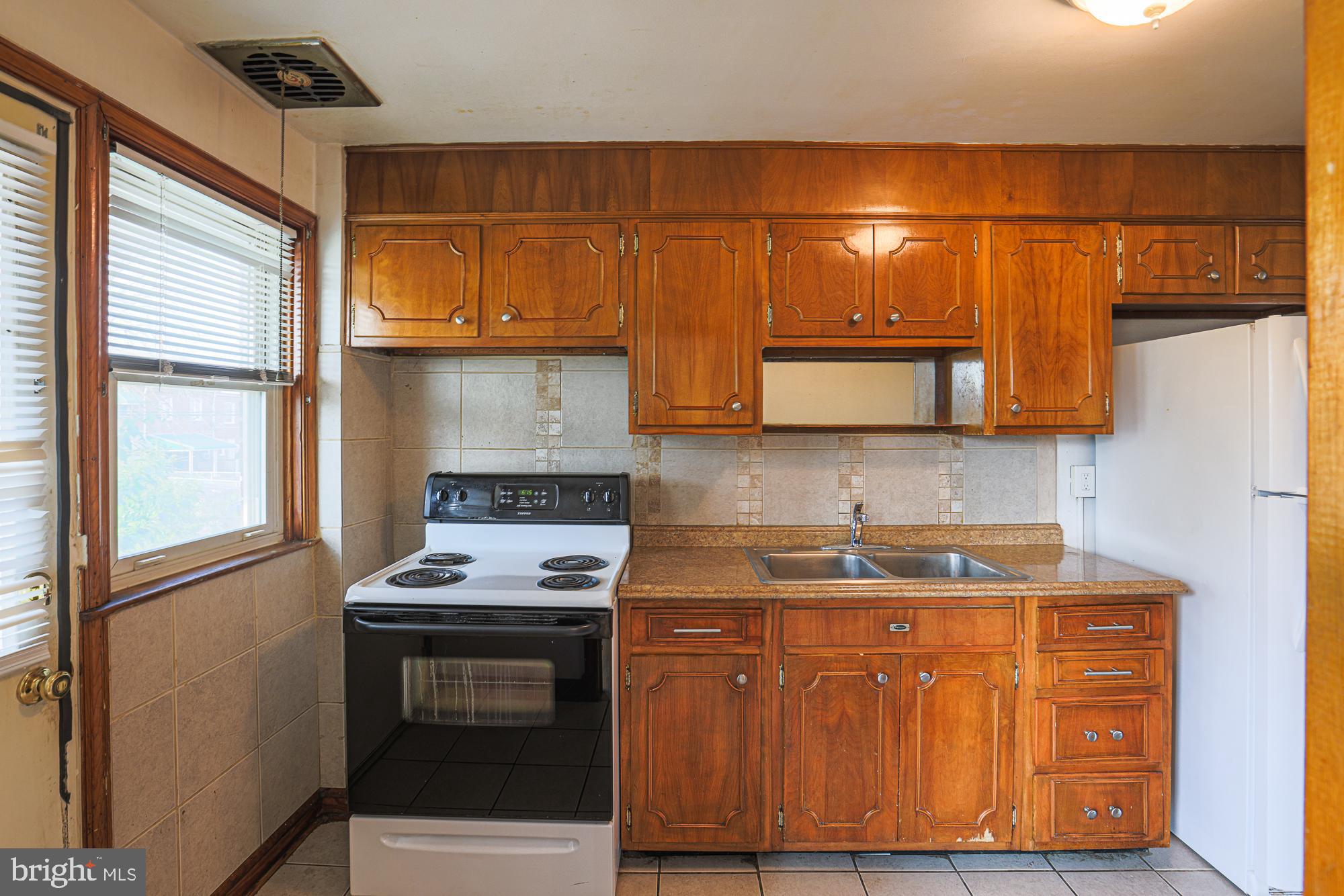 3518 Elmora Avenue Baltimore, MD 21213 - Photo 11 of 38