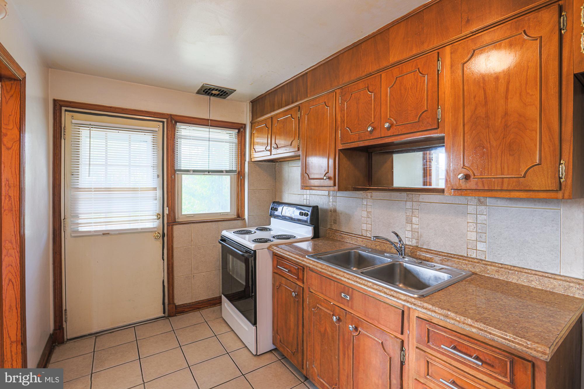 3518 Elmora Avenue Baltimore, MD 21213 - Photo 12 of 38