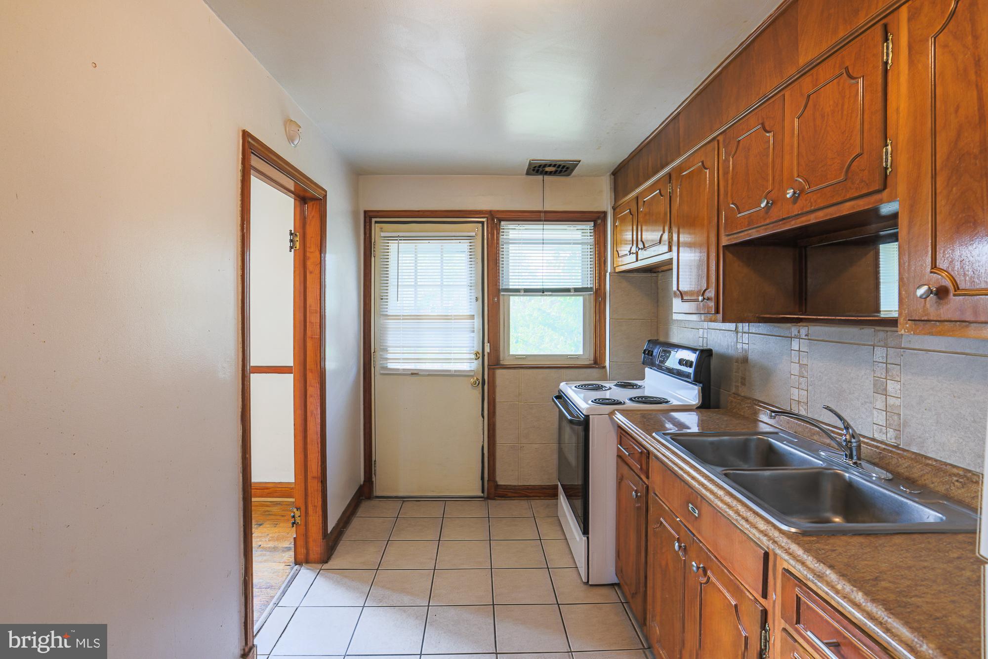 3518 Elmora Avenue Baltimore, MD 21213 - Photo 13 of 38