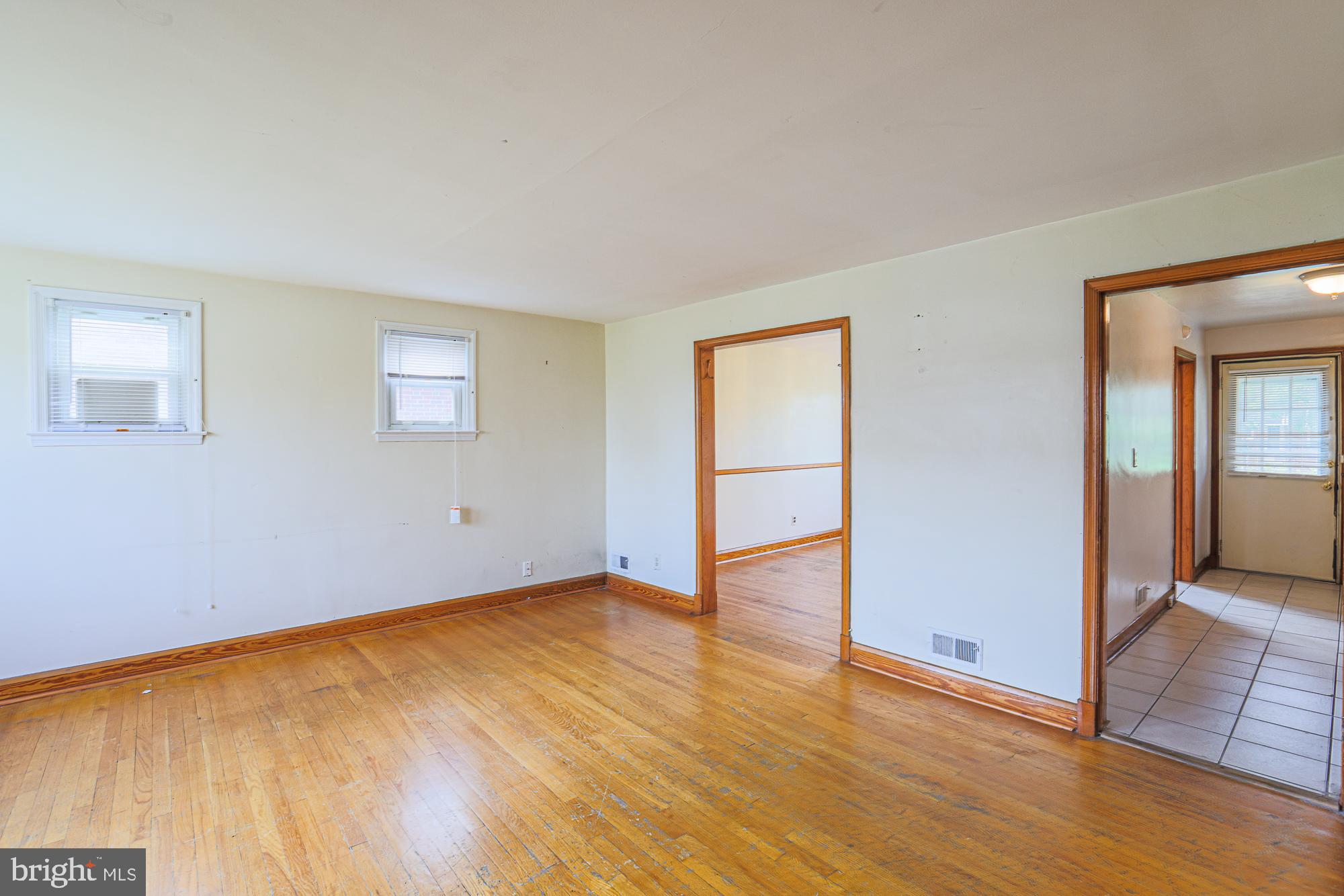 3518 Elmora Avenue Baltimore, MD 21213 - Photo 4 of 38