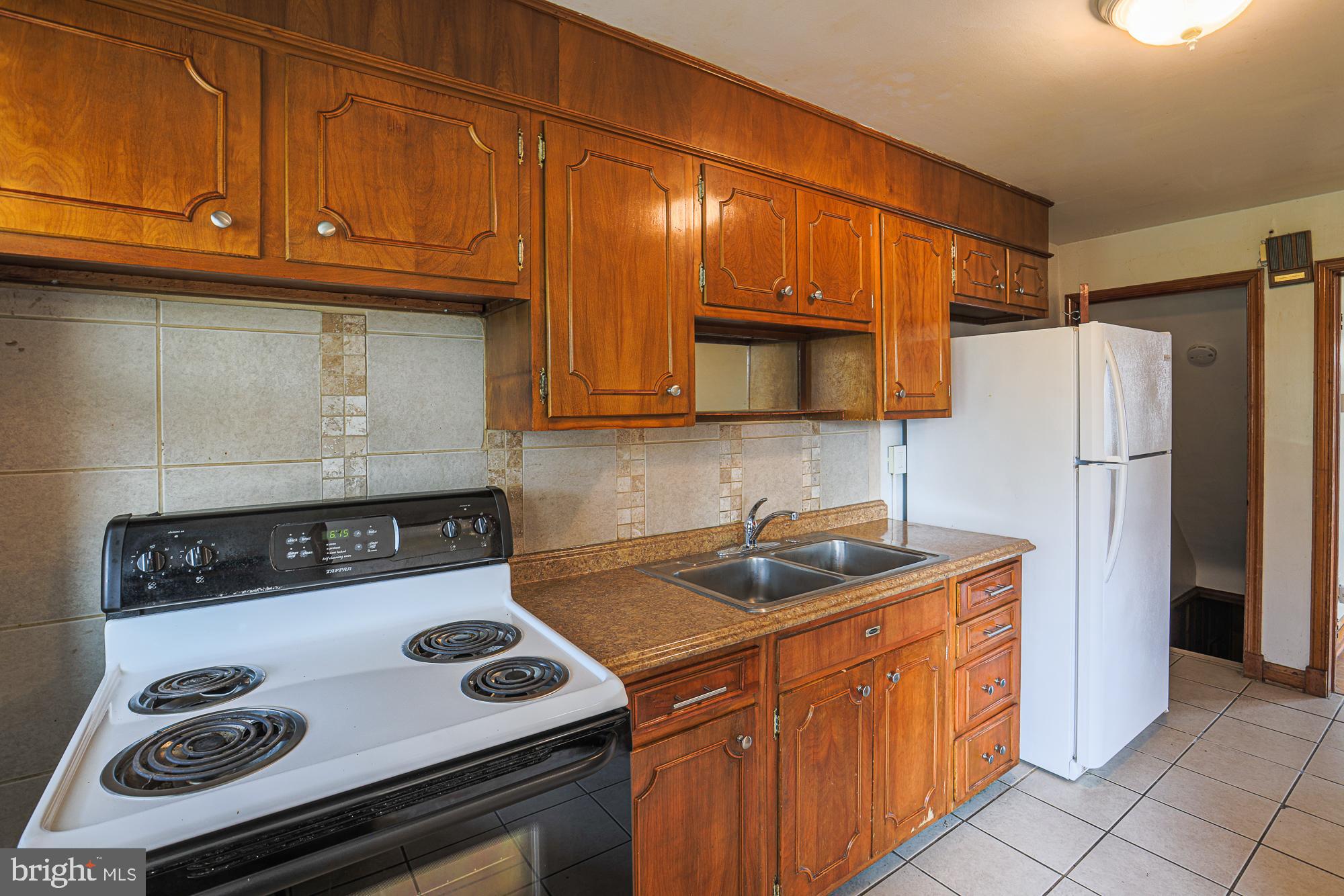 3518 Elmora Avenue Baltimore, MD 21213 - Photo 10 of 38