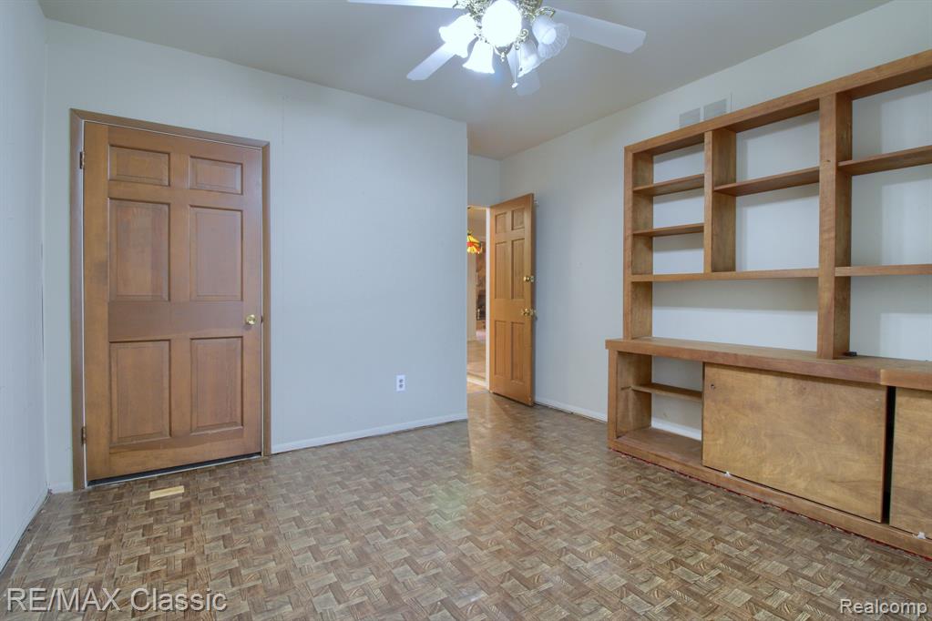 33951 Old Timber Road Farmington Hills, MI 48331 - Photo 13 of 40