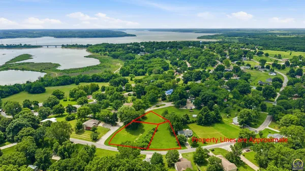 $36,000 | 716-720 Kansa Drive, Unit 102 LAKEVIEW CT, Ozawkie, KS 66070