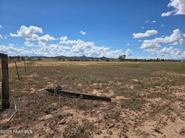 a view of a lake from a yard