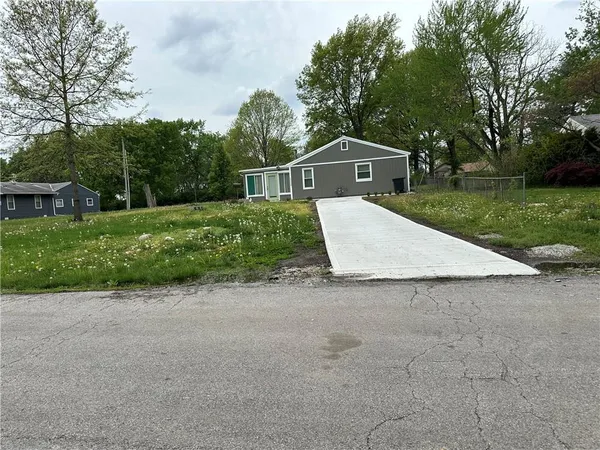 $145,000 | 13608 Spruce Street, Grandview, MO 64030
