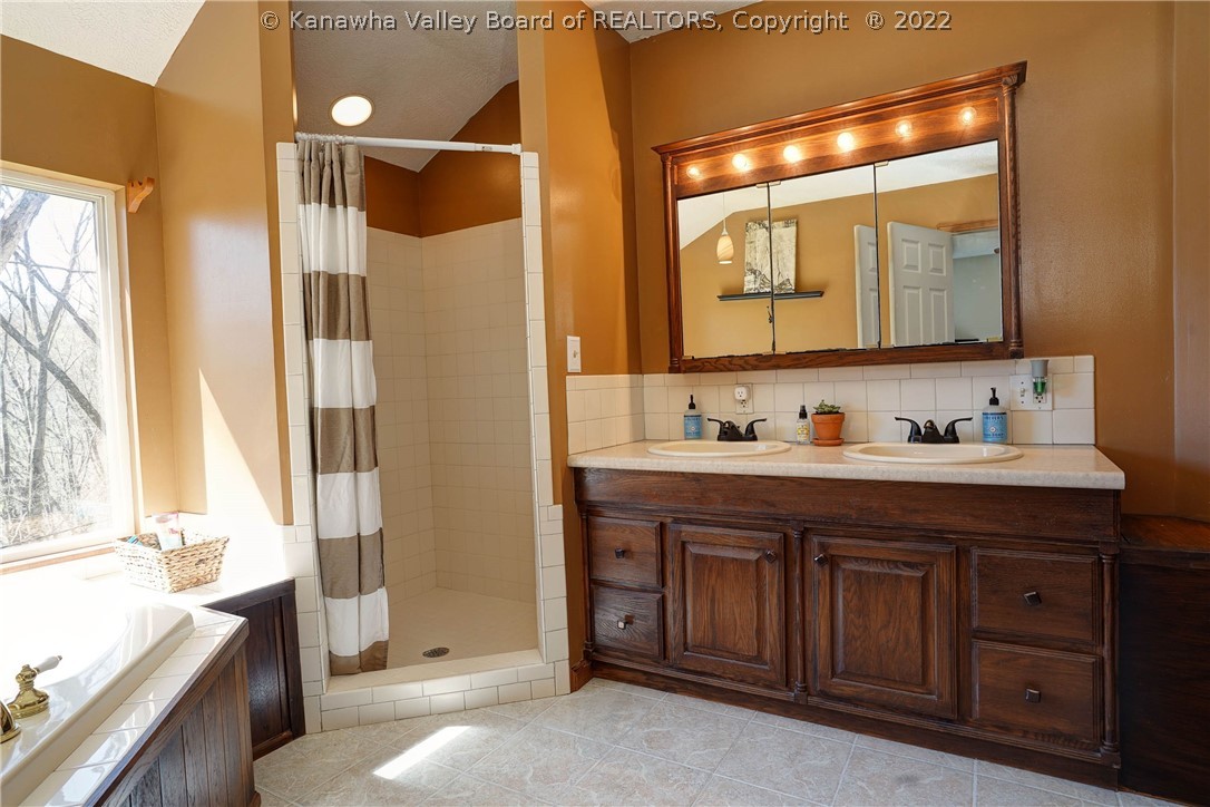 808 Daverton Road Charleston, WV 25303 - Photo 14 of 31 Gallery Image 14