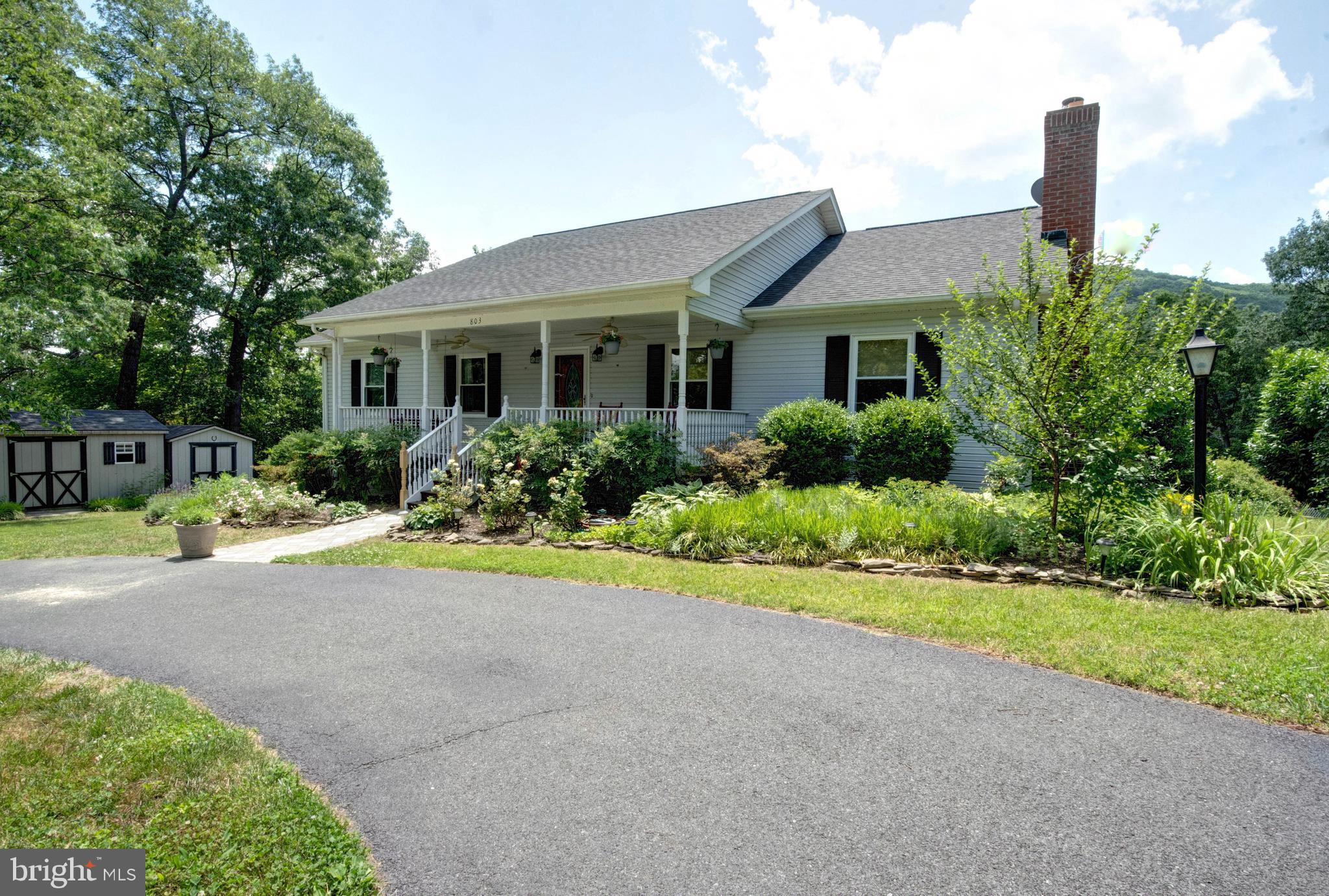 Great curb appeal!