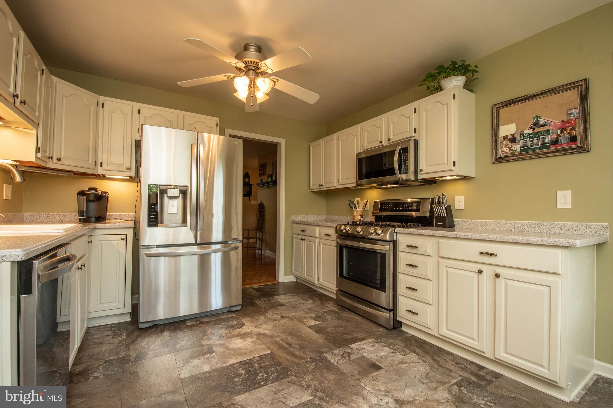 803 Lower Valley Road Strasburg, VA 22657 - Photo 11 of 34 Gorgeous Kitchen!