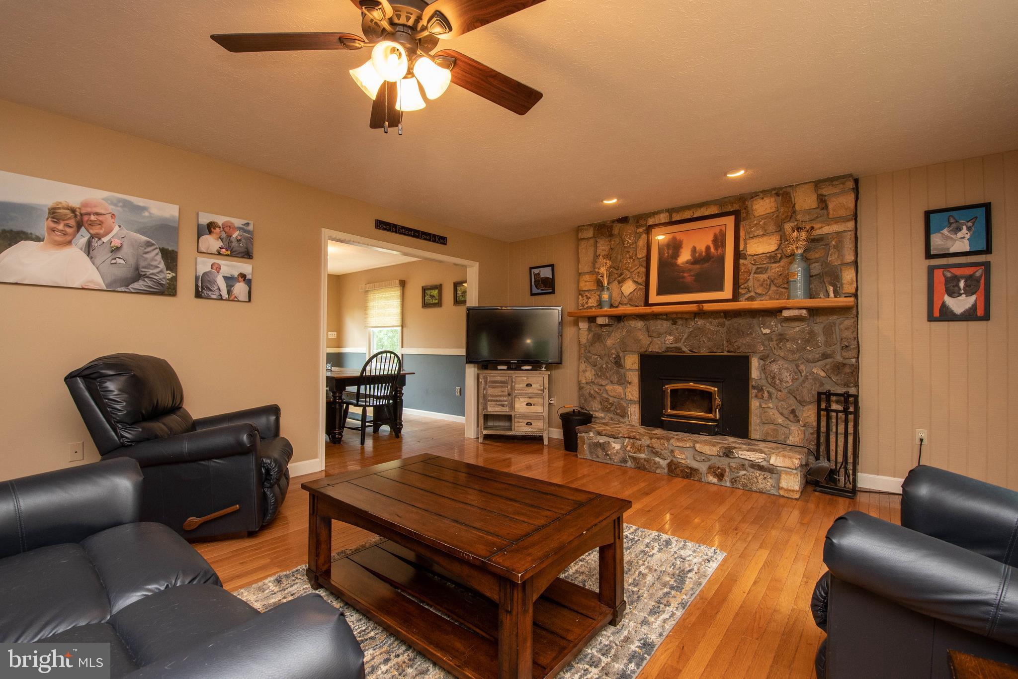 803 Lower Valley Road Strasburg, VA 22657 - Photo 7 of 34 Living Room