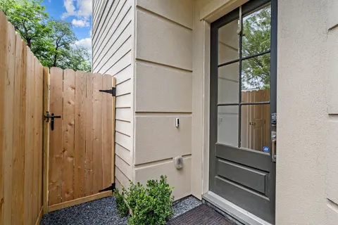 $649,000 | 908 Thompson Street, Houston, TX 77007
