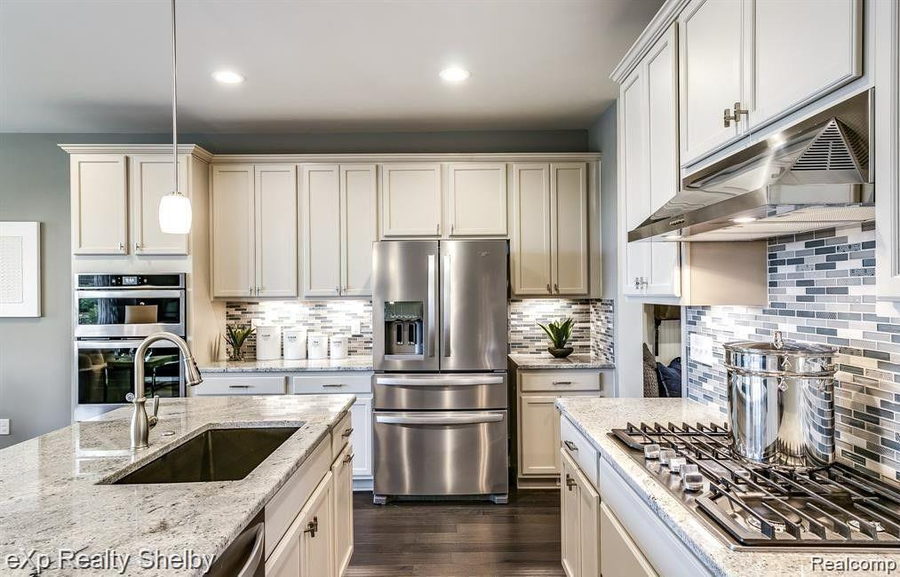 43446 Prospect Lane Novi, MI 48375 - Photo 3 of 7