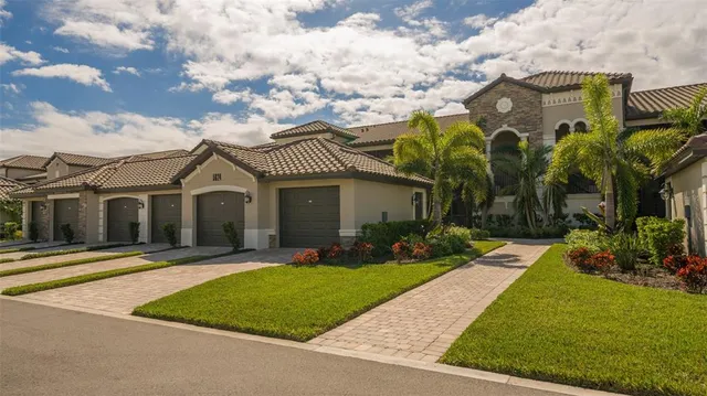 $6,500 | 5624 Palmer Circle, Unit 203, Bradenton, FL 34211