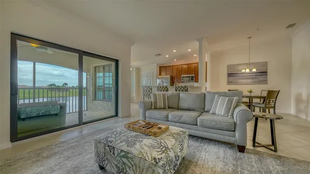 $6,500 | 5624 Palmer Circle, Unit 203, Bradenton, FL 34211