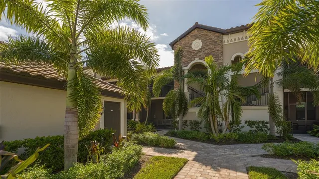 $6,500 | 5624 Palmer Circle, Unit 203, Bradenton, FL 34211