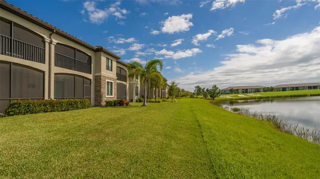 $6,500 | 5624 Palmer Circle, Unit 203, Bradenton, FL 34211