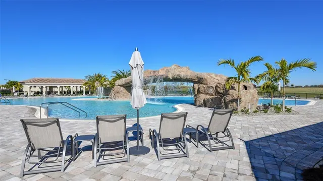 $6,500 | 5624 Palmer Circle, Unit 203, Bradenton, FL 34211