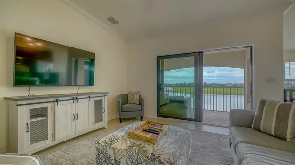 $6,500 | 5624 Palmer Circle, Unit 203, Bradenton, FL 34211