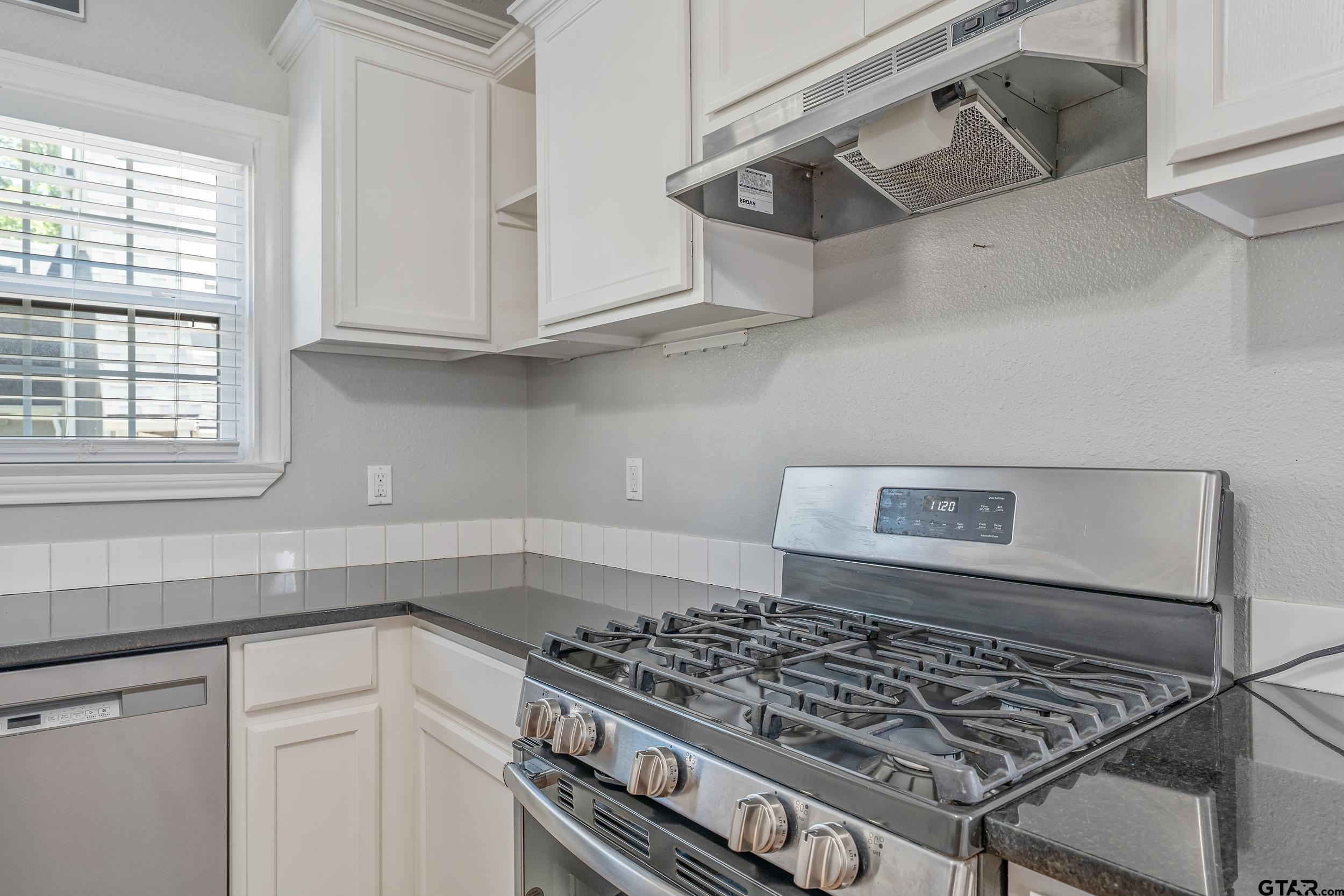 434 South Vine Avenue Tyler, TX 75702 - Photo 9 of 29 a kitchen with white cabinets and appliances
