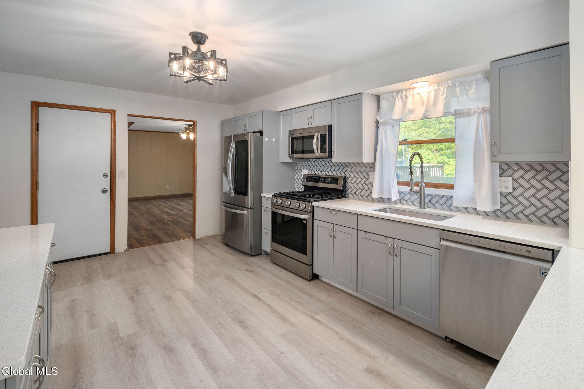 217 Shereen Court Schenectady, NY 12304 - Photo 13 of 45 11-217ShereenCt_int_06