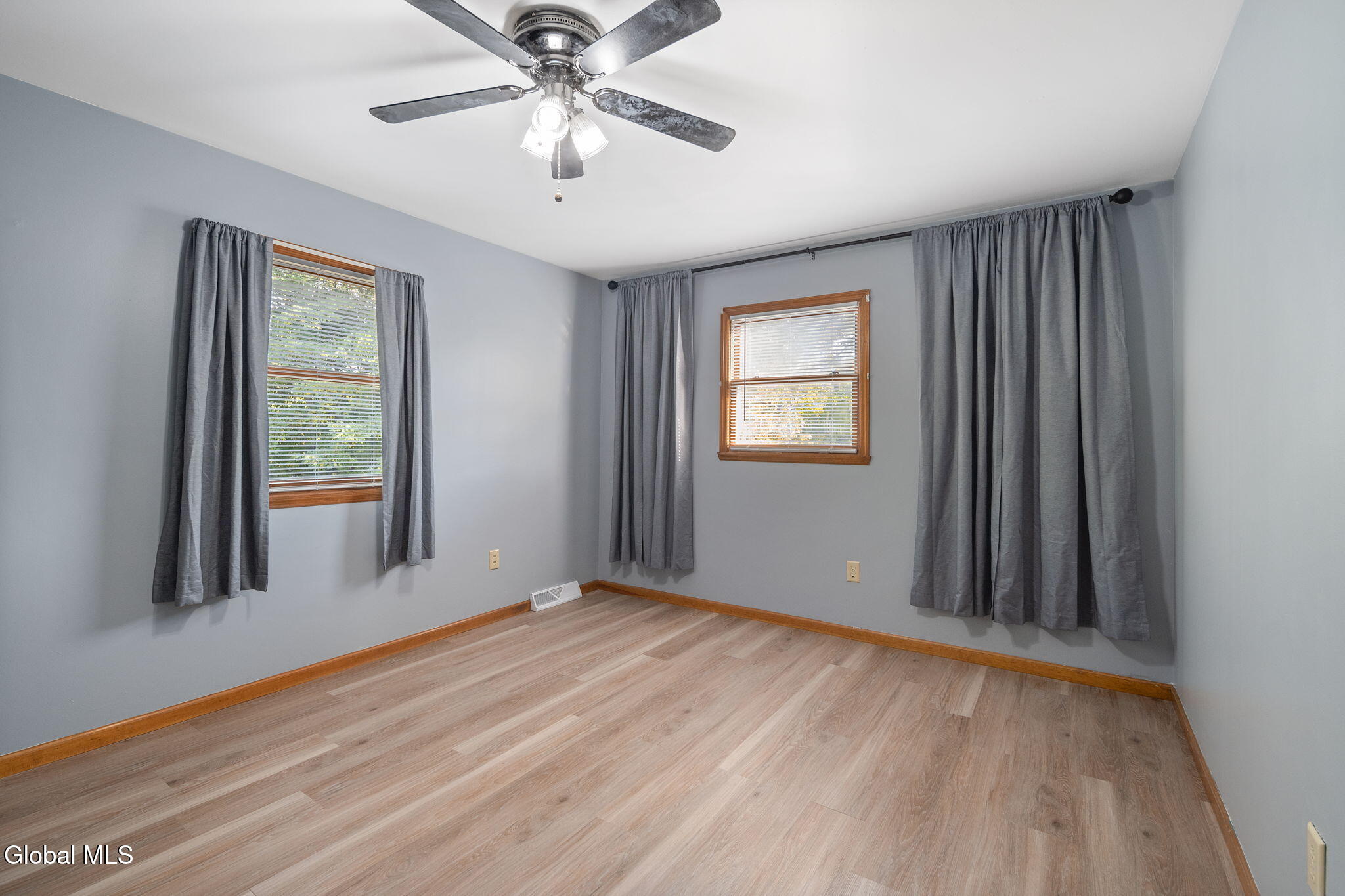 217 Shereen Court Schenectady, NY 12304 - Photo 22 of 45 23-217ShereenCt_int_18