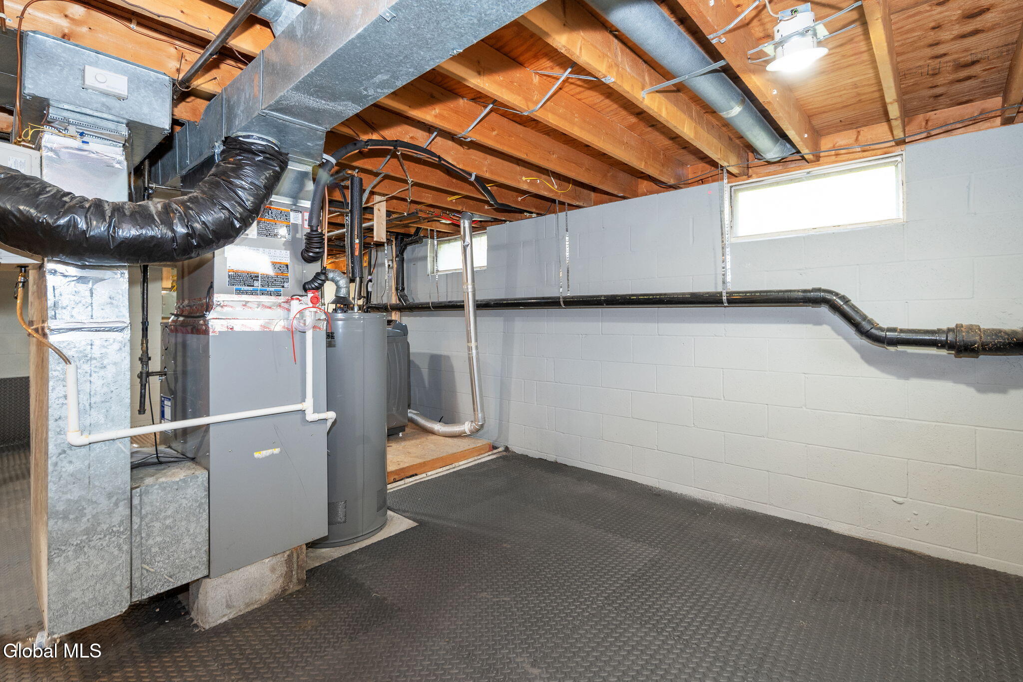 217 Shereen Court Schenectady, NY 12304 - Photo 32 of 45 33-217ShereenCt_int_28