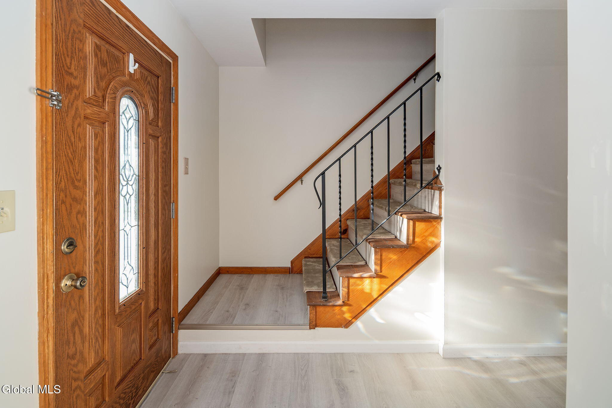 217 Shereen Court Schenectady, NY 12304 - Photo 5 of 45 22-217ShereenCt_int_17