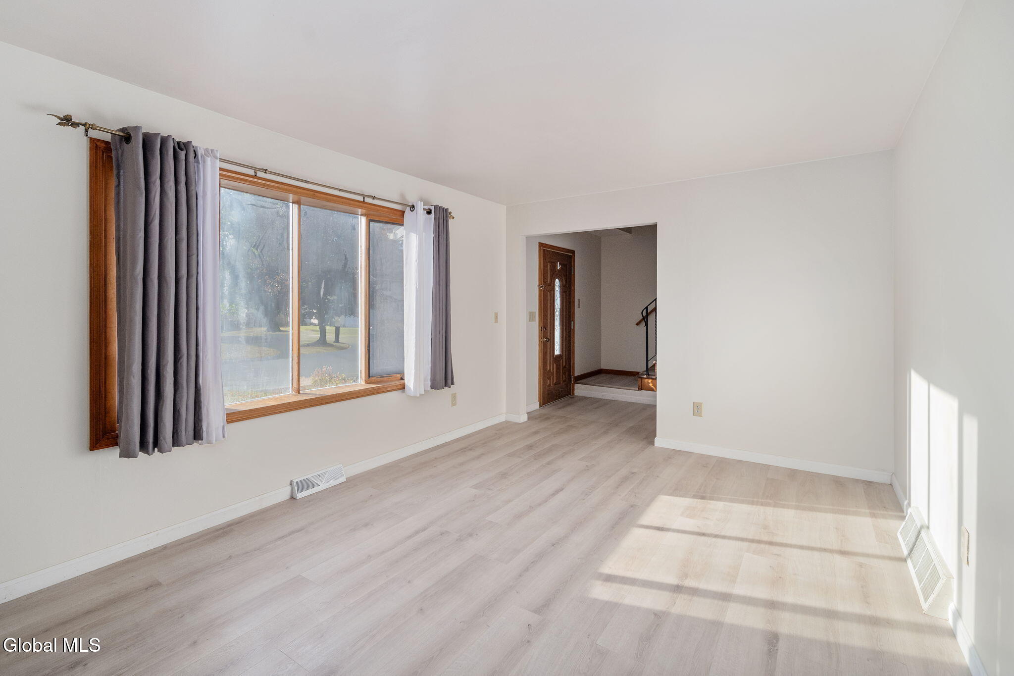 217 Shereen Court Schenectady, NY 12304 - Photo 6 of 45 6-217ShereenCt_int_01