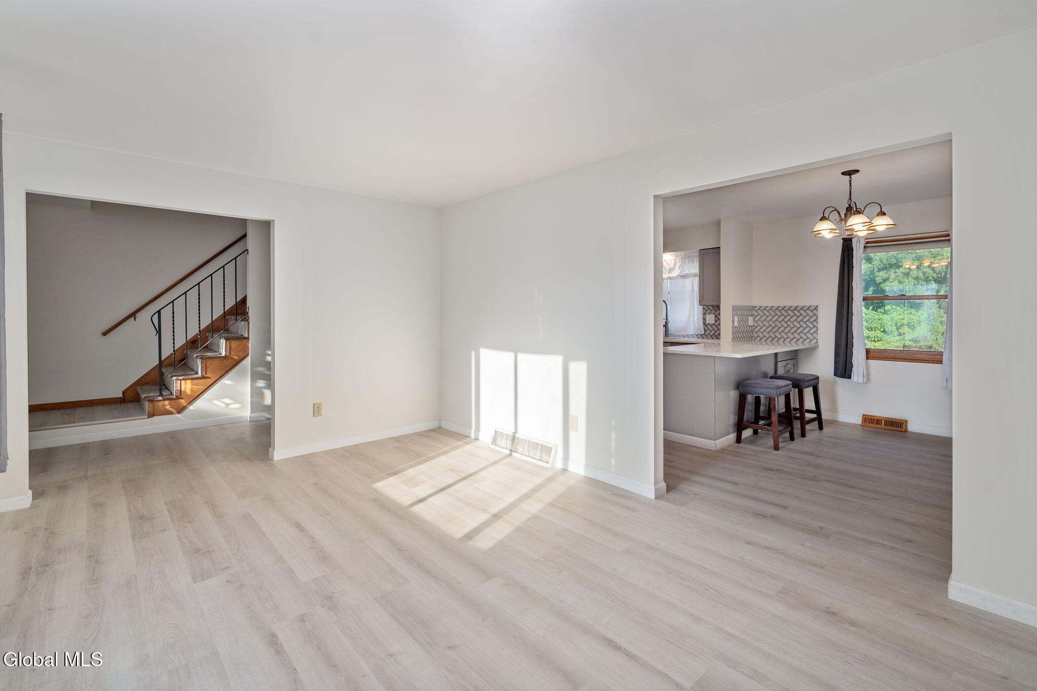 217 Shereen Court Schenectady, NY 12304 - Photo 7 of 45 7-217ShereenCt_int_02