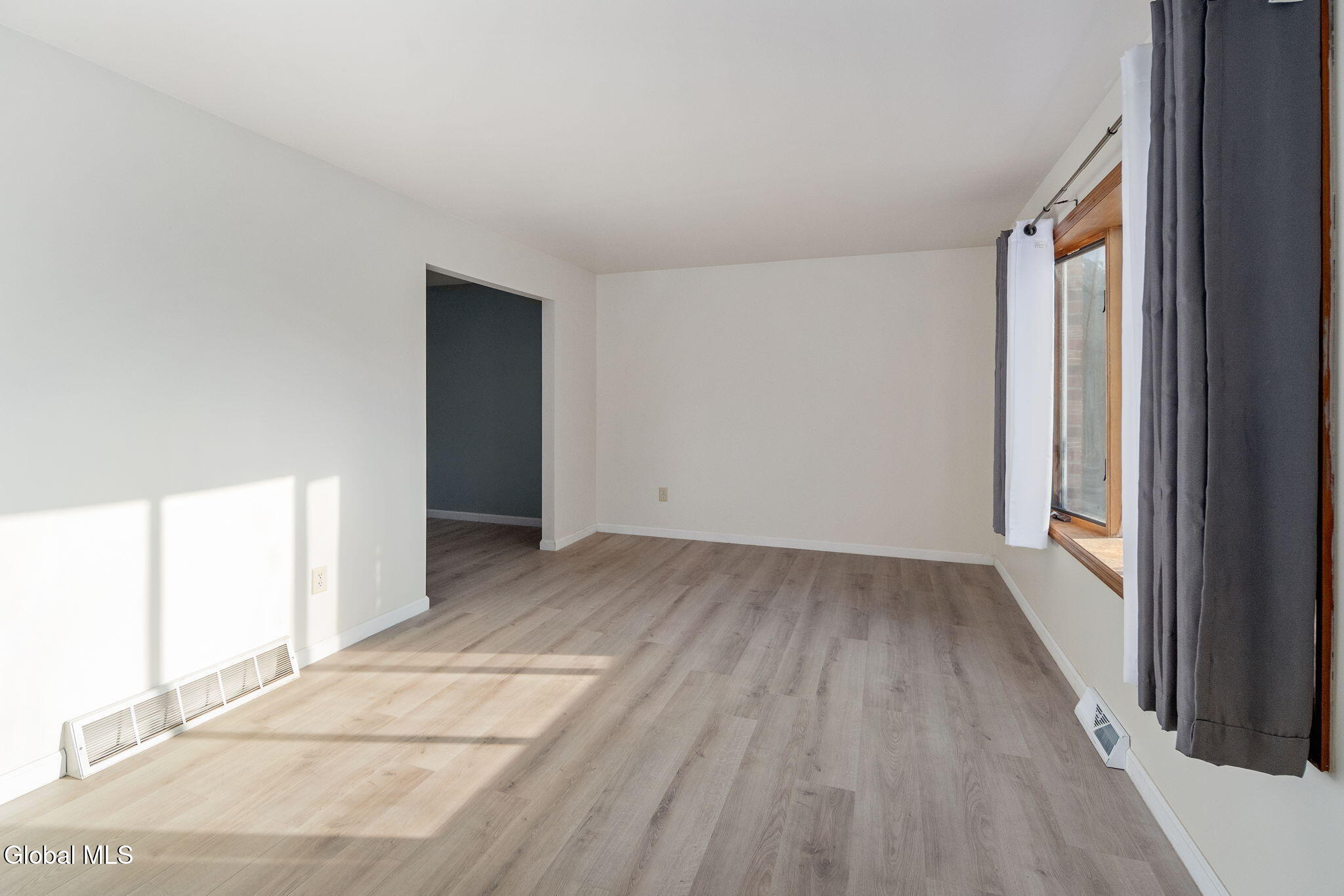 217 Shereen Court Schenectady, NY 12304 - Photo 8 of 45 8-217ShereenCt_int_03