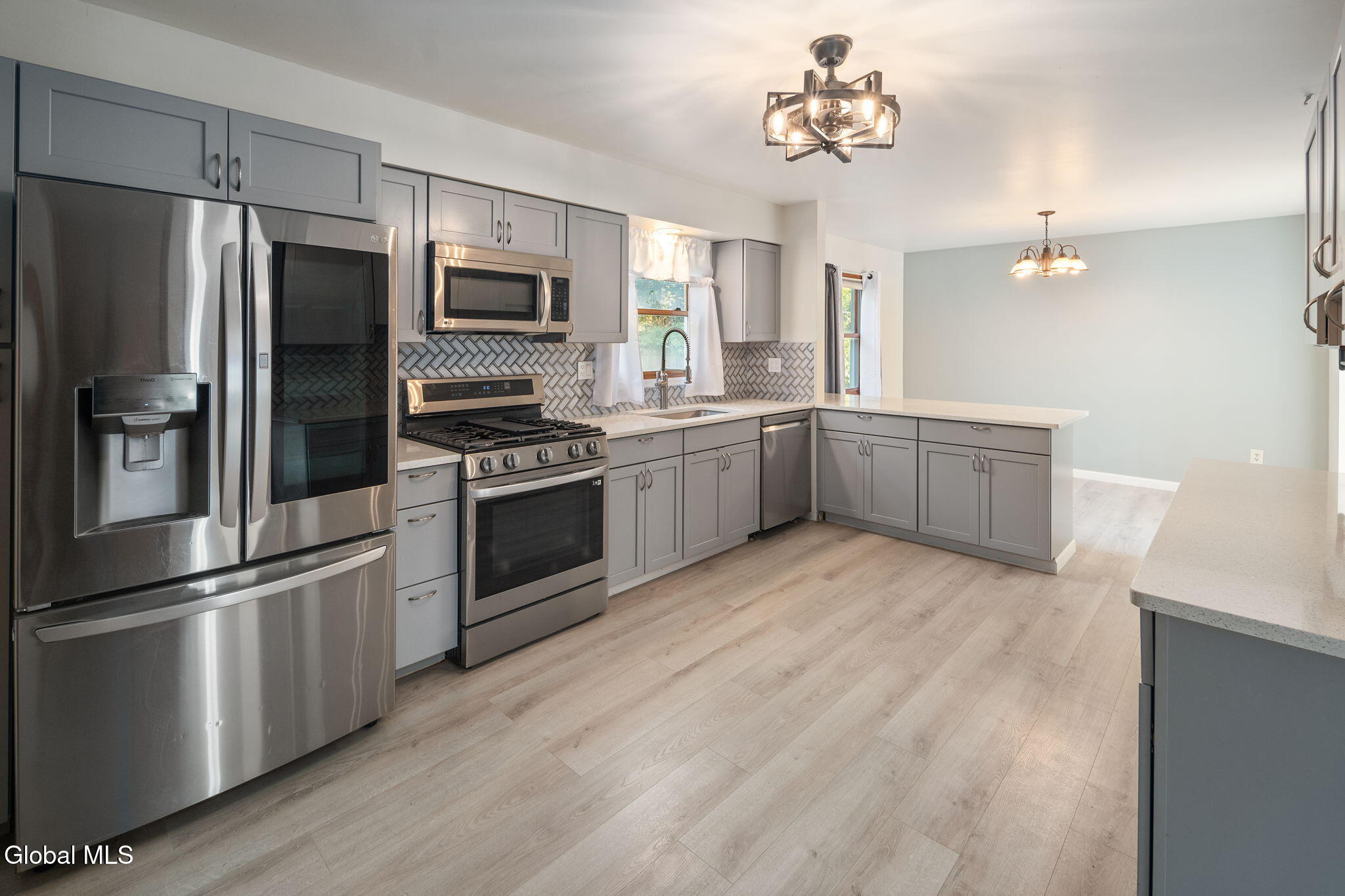 217 Shereen Court Schenectady, NY 12304 - Photo 9 of 45 13-217ShereenCt_int_08