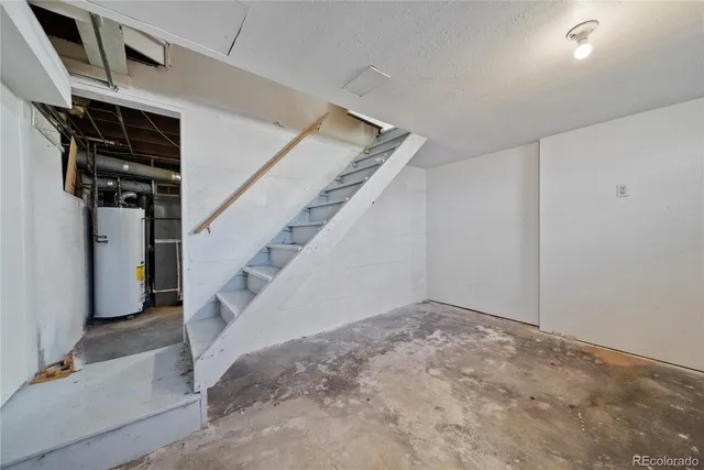 a view of entryway and hall