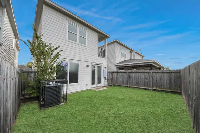 $289,950 | 2507 Des Chaumes Street, Houston, TX 77026