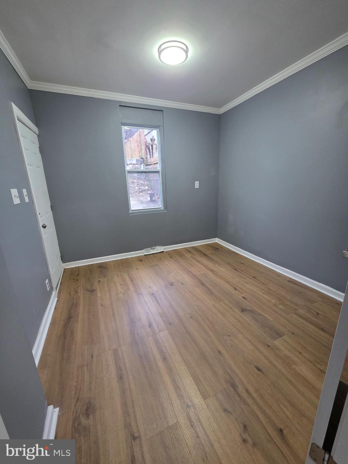 521 Birch Street Reading, PA 19604 - Photo 7 of 16 an empty room with windows