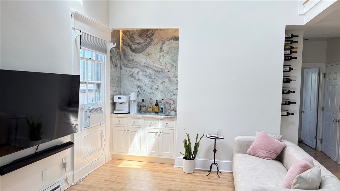 75 Pelham Street, Unit D Newport, RI 02840 - Photo 2 of 17