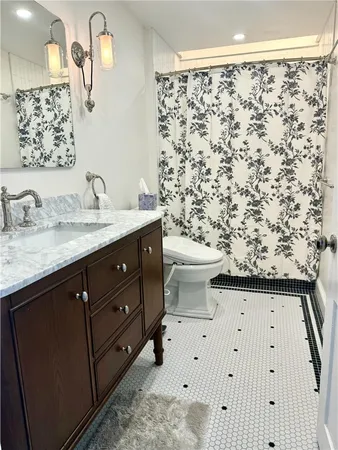 $3,200 | 75 Pelham Street, Unit D, Newport, RI 02840