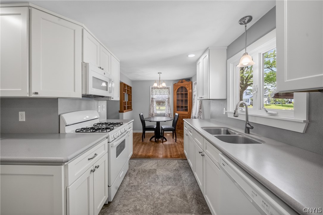 313 South Terry Road Syracuse, NY 13219 - Photo 5 of 30