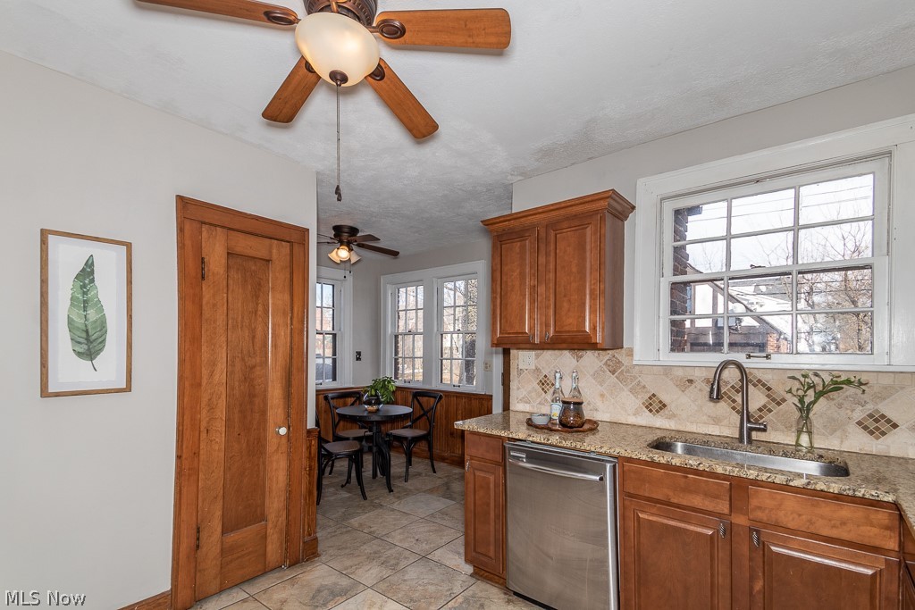 3311 Lee Road Cleveland, OH 44120 - Photo 13 of 33 There is an eat-in area in the kitchen which could offer expanded kitchen space if desired
