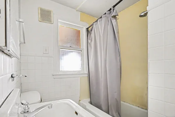 $224,900 | 8332 44th Place, Lyons, IL 60534