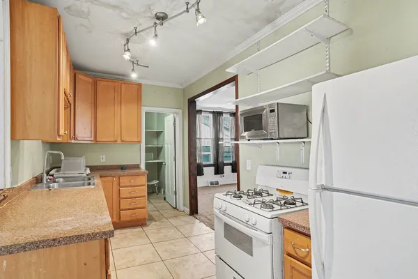 $224,900 | 8332 44th Place, Lyons, IL 60534