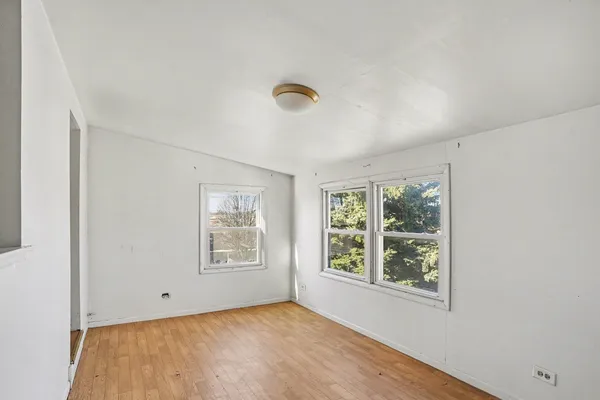 $224,900 | 8332 44th Place, Lyons, IL 60534