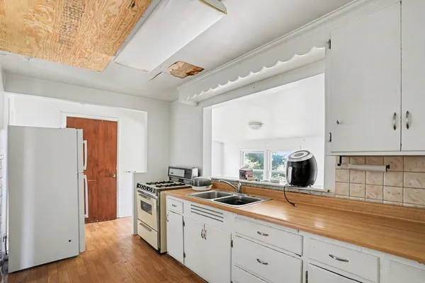 $224,900 | 8332 44th Place, Lyons, IL 60534