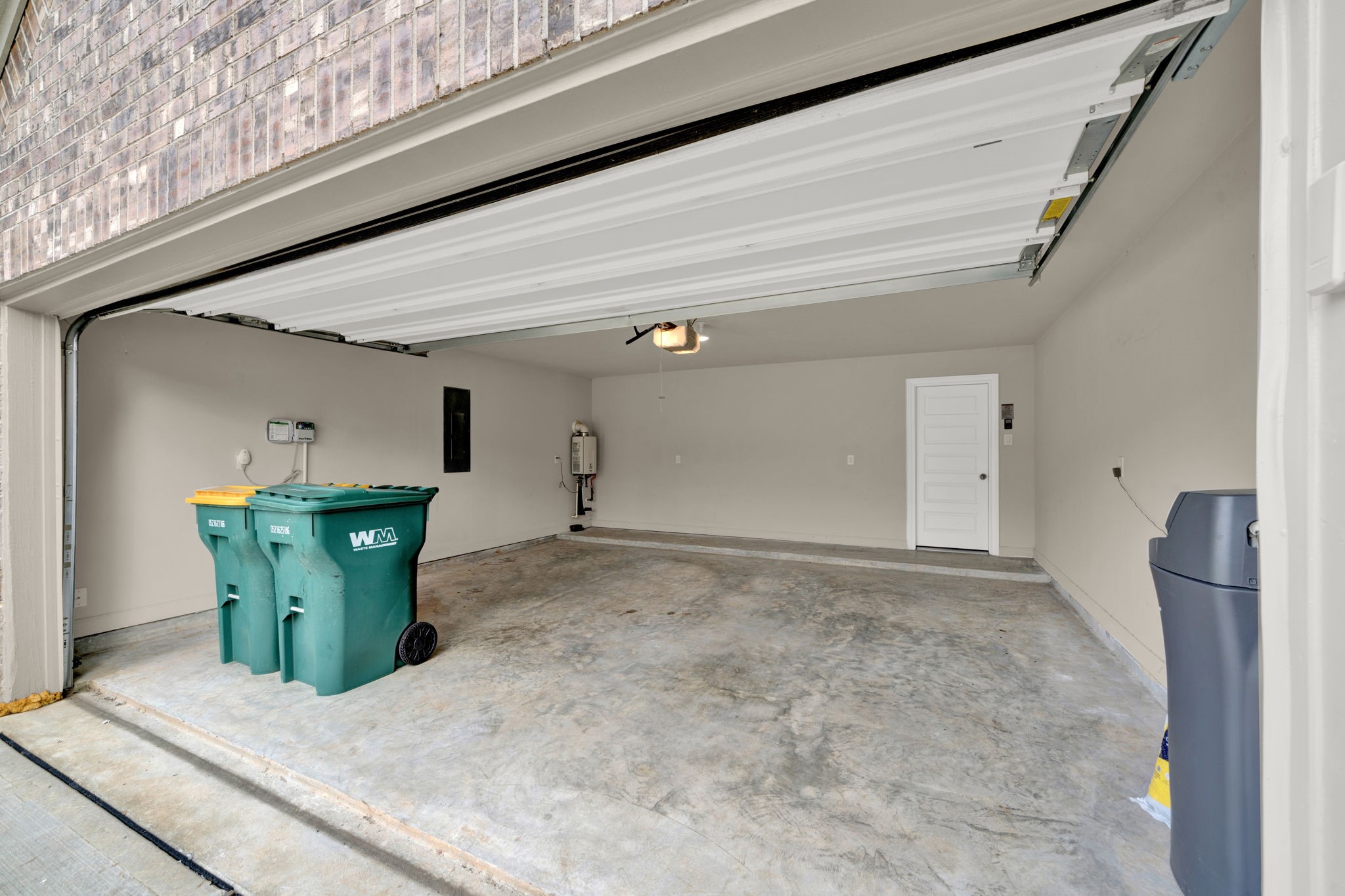 2217 Gadwall Court Conroe, TX 77384 - Photo 34 of 35 a view of a garage