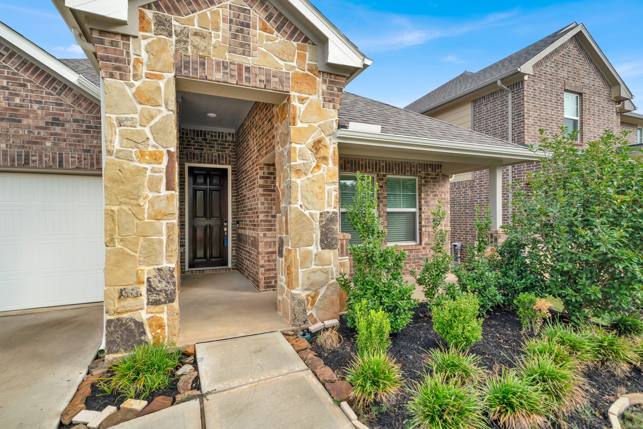 2217 Gadwall Court Conroe, TX 77384 - Photo 4 of 35 a front view of a house with a garden