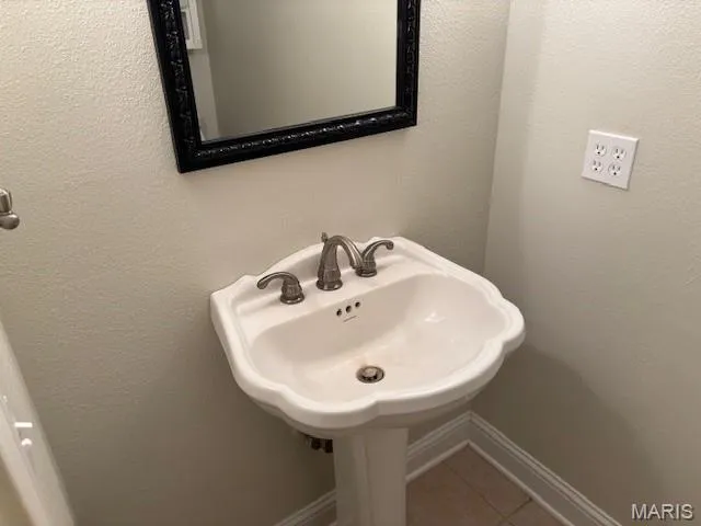 $489,000 | 909 Saddle Spur Road, Dexter, MO 63841