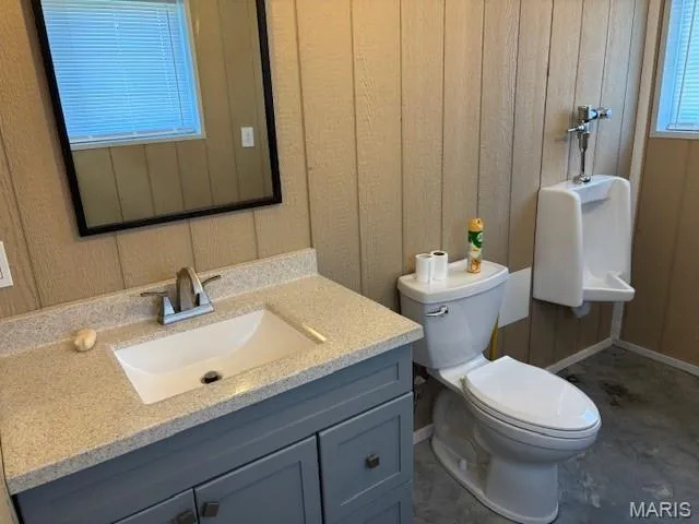 $489,000 | 909 Saddle Spur Road, Dexter, MO 63841