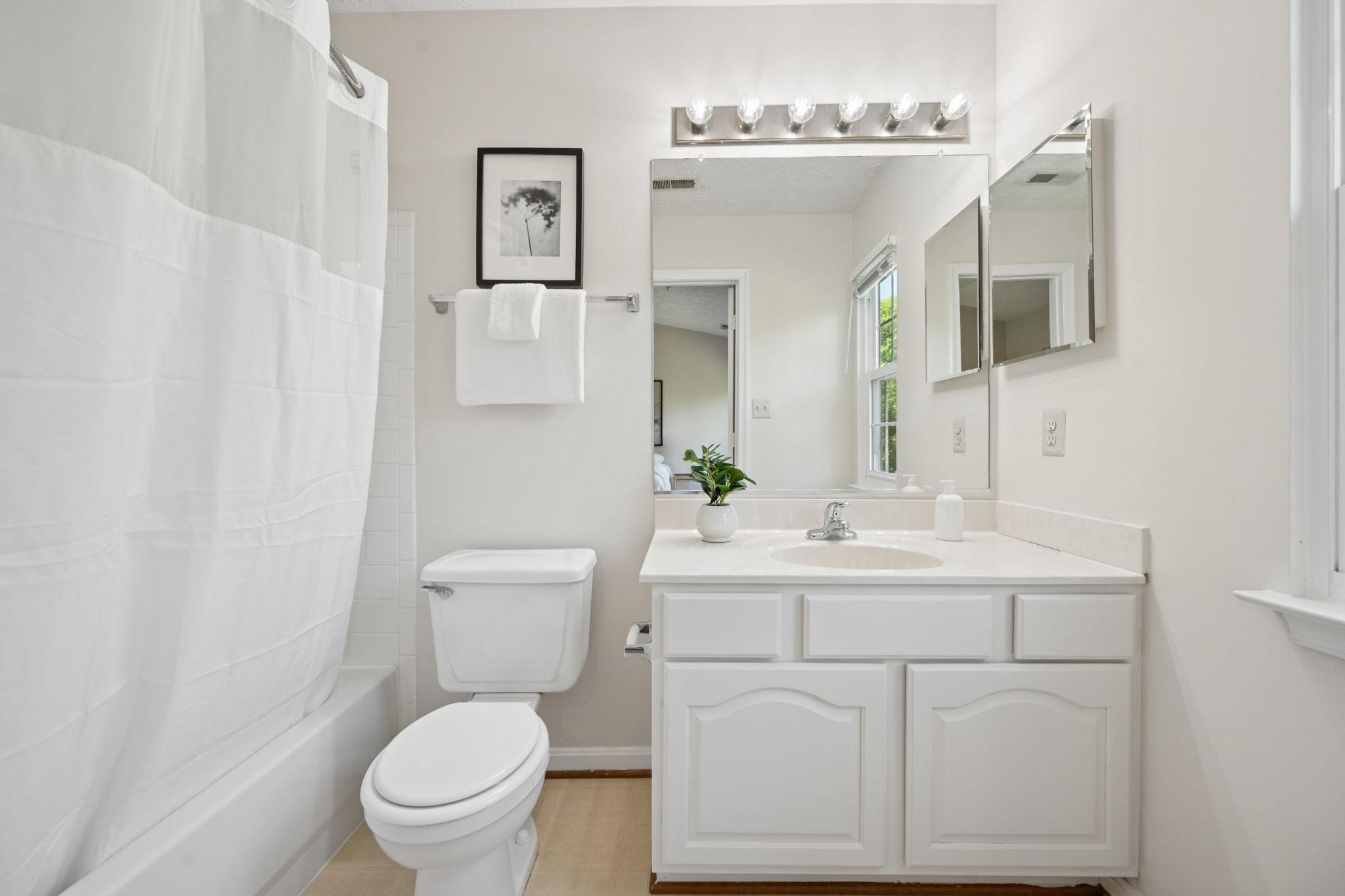 11952 White Heather Road Cockeysville, MD 21030 - Photo 19 of 36 Primary bathroom