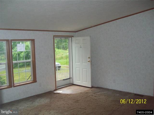 30 Hemlock Road Manchester, PA 17345 - Photo 13 of 25 an empty room with windows